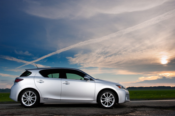 2013_Lexus_CT_200h_004